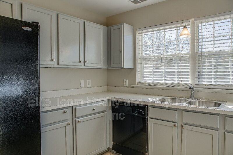 2132 Mallard Woods Pl - Photo 2 of 30