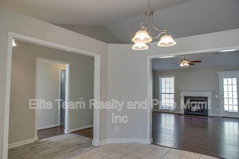 2132 Mallard Woods Pl - Photo 7 of 30