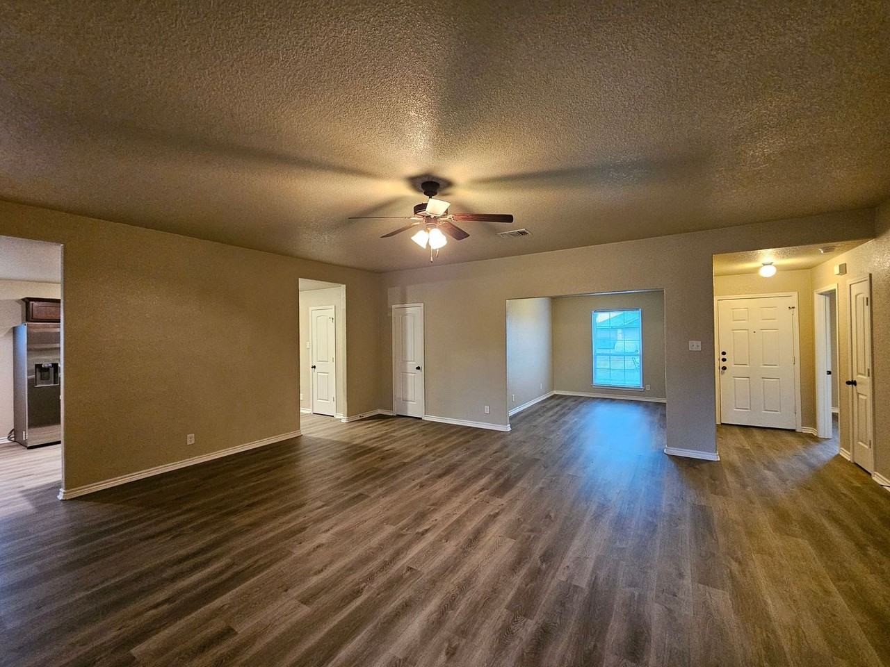 2507 Hector Dr - Photo 4 of 28