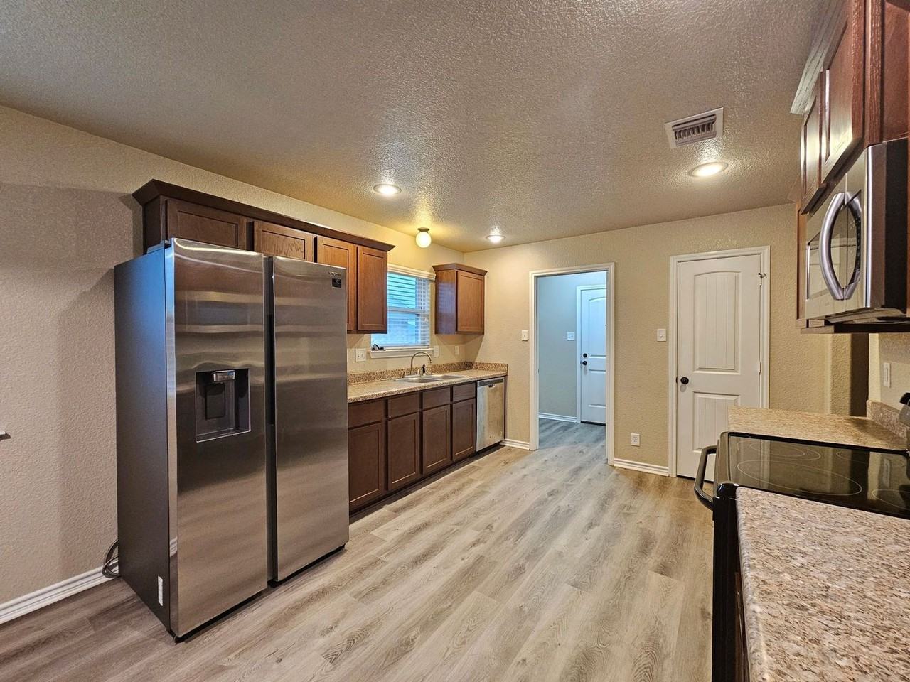 2507 Hector Dr - Photo 5 of 28
