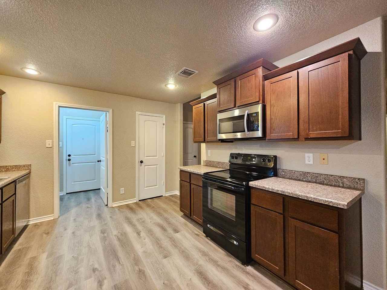 2507 Hector Dr - Photo 6 of 28