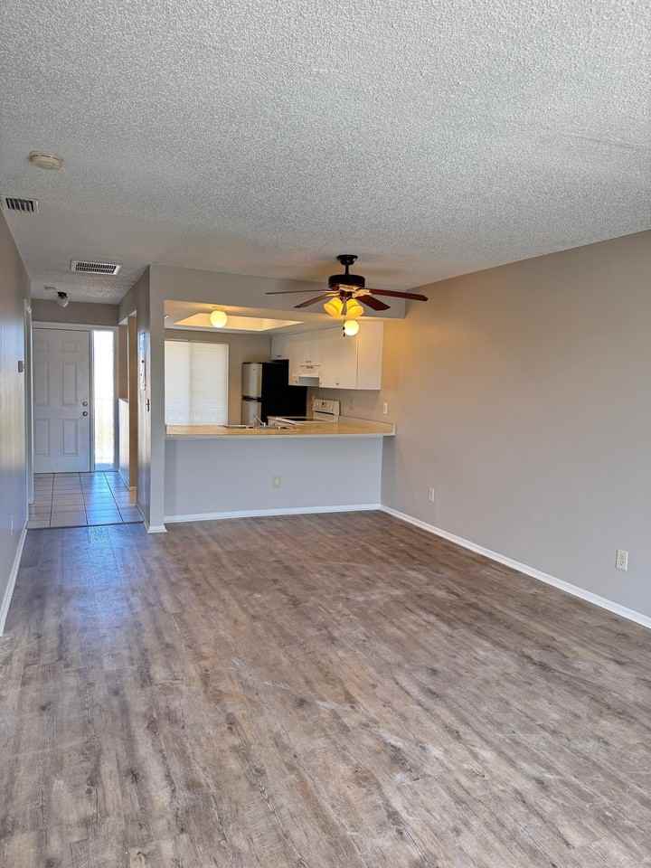 619 SE 13th Ave - Photo 2 of 8