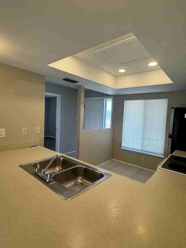 619 SE 13th Ave - Photo 3 of 8