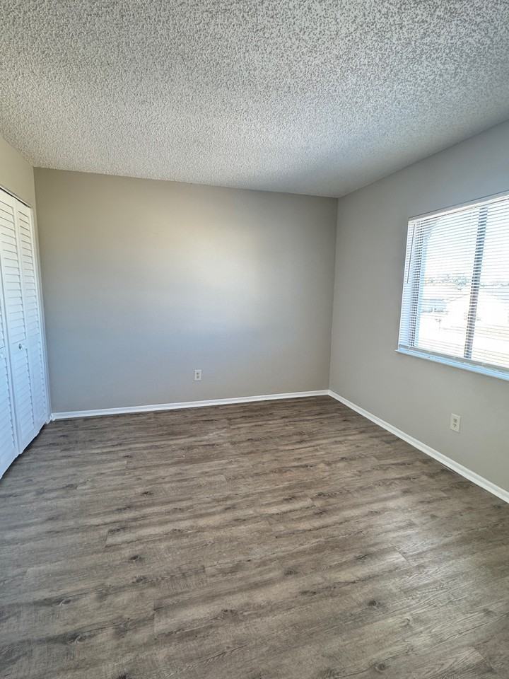 619 SE 13th Ave - Photo 6 of 8