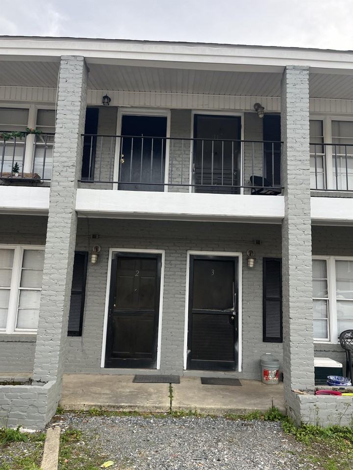 Pine Avenue 520 - Photo 5 of 5