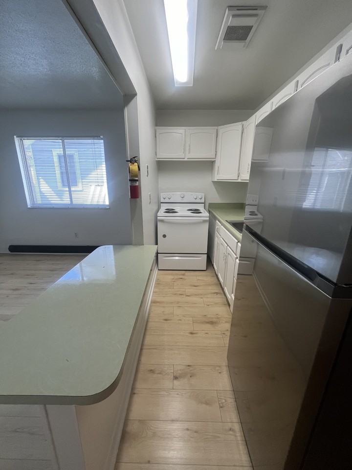 530 N Lincoln - Photo 7 of 32