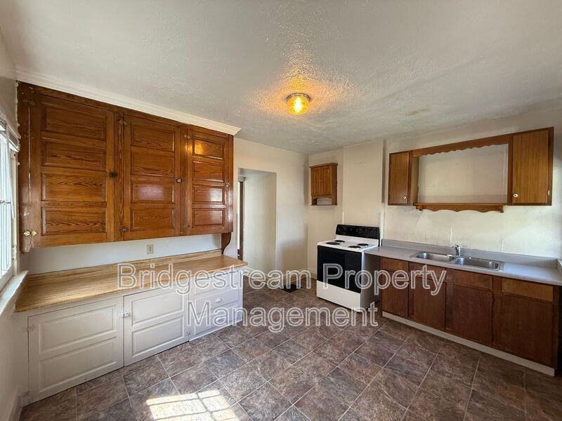 1411 Wyoming St - Photo 5 of 12