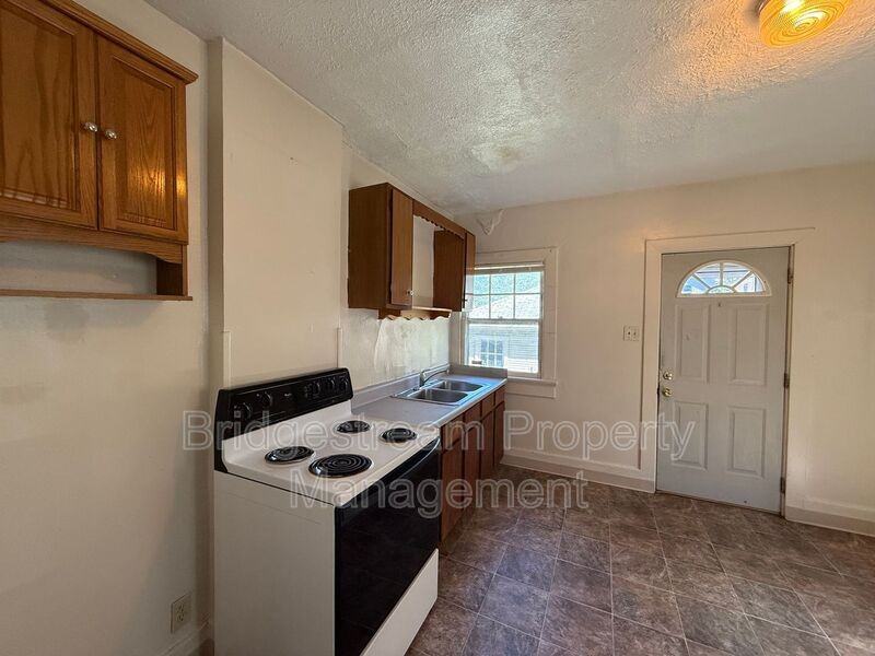 1411 Wyoming St - Photo 6 of 12