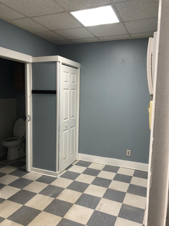 498-500 Main St - Photo 2 of 4