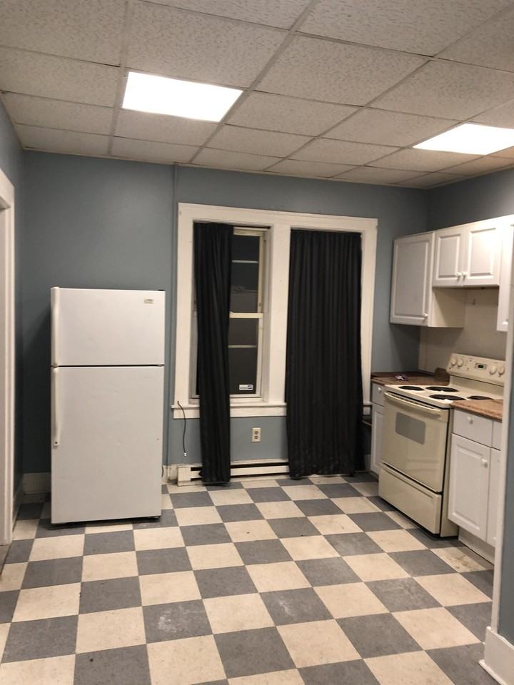 498-500 Main St - Photo 3 of 4