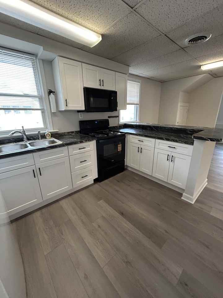 518 Bridge Street - Photo 5 of 13