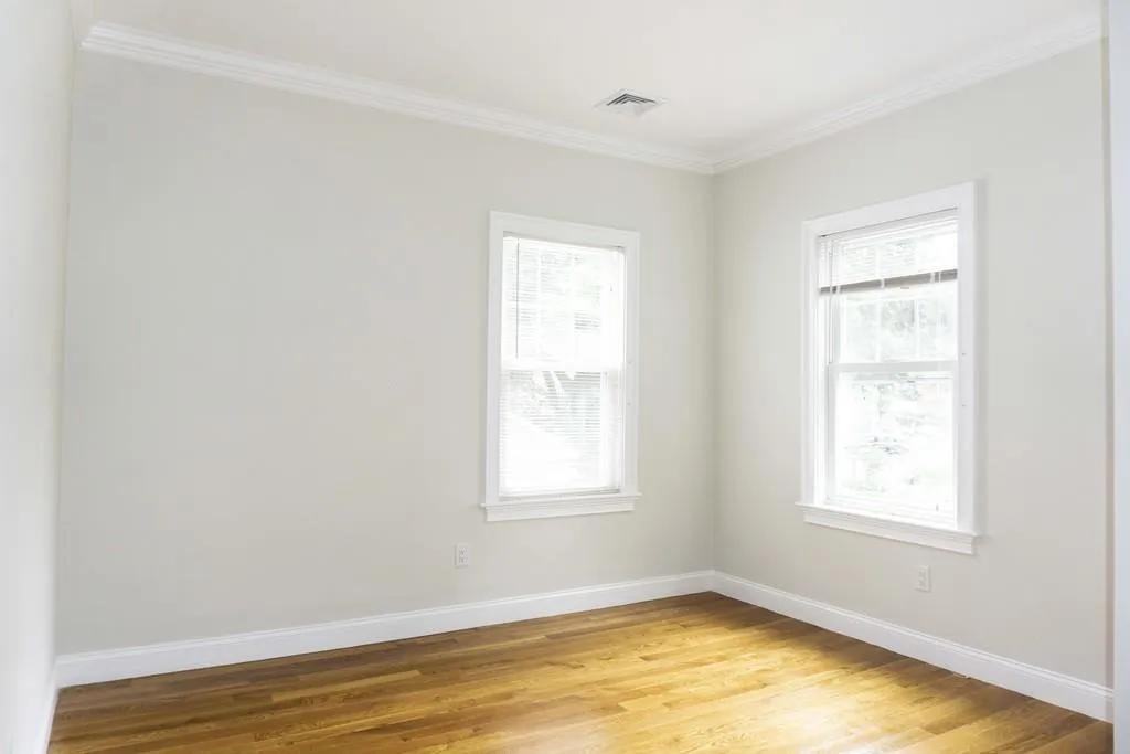9-11 Woodside Avenue - Photo 4 of 10