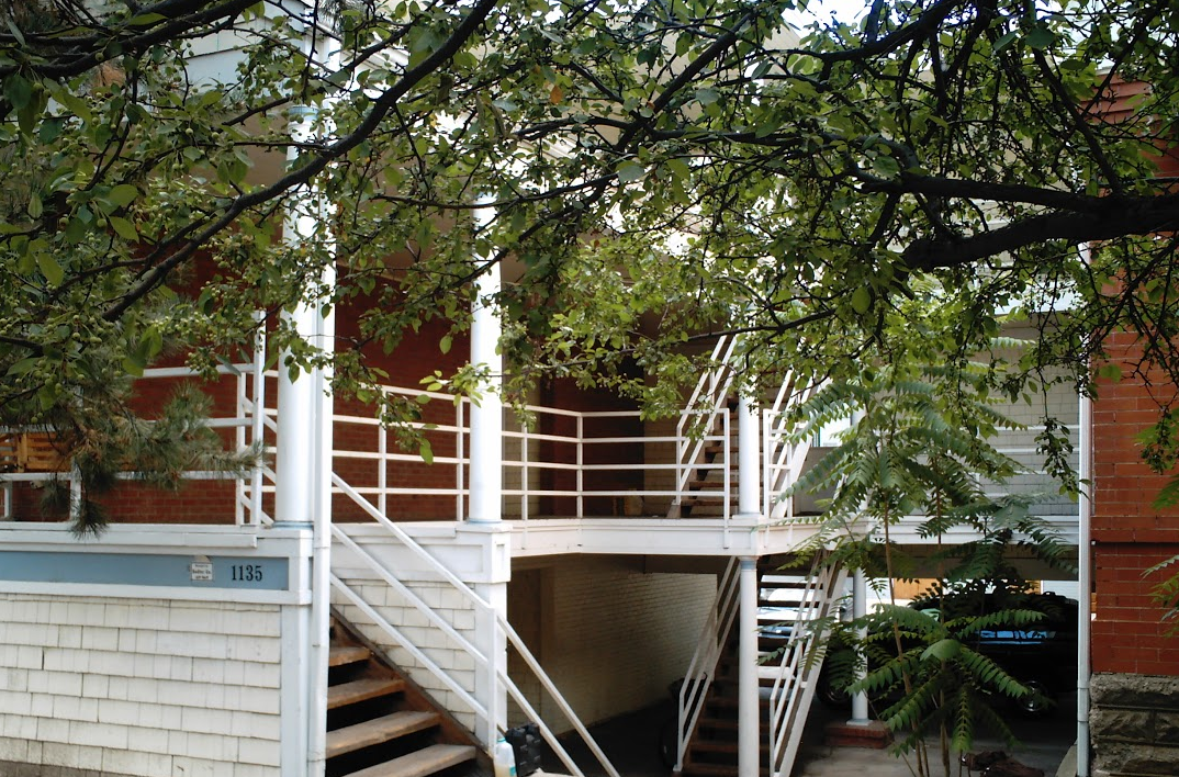 1135 Pennsylvania Ave - Photo 7 of 15