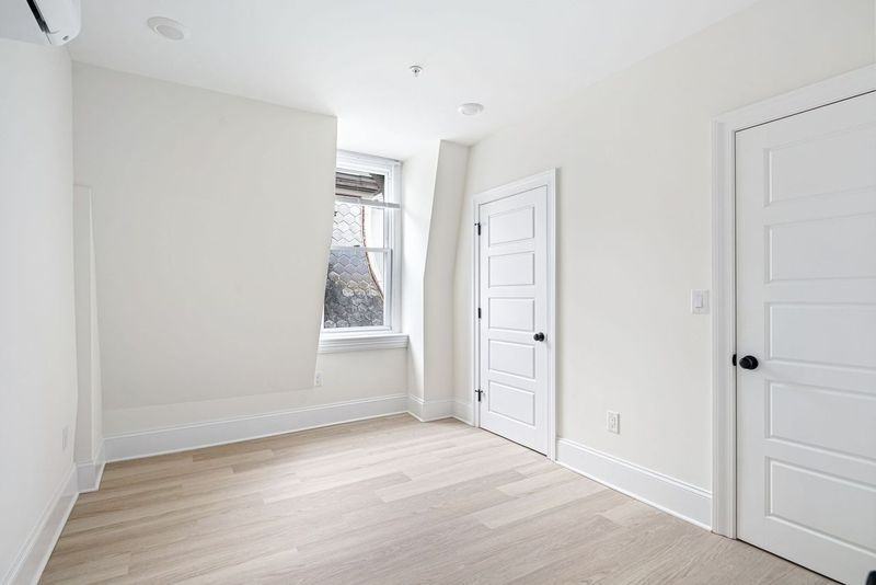 1913 Wallace St - Photo 4 of 5