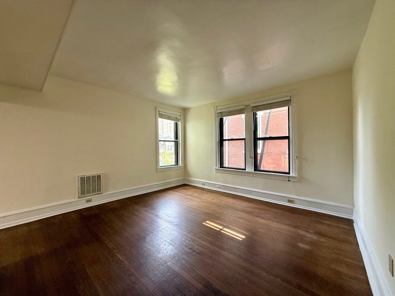 1610 N Broom Street - Photo 4 of 18