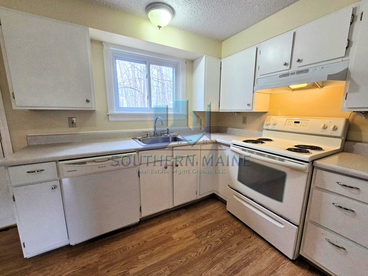 11 Village Drive - Photo 2 of 21