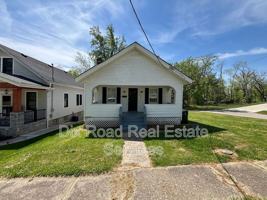 featured image of 3701 Iona Ave