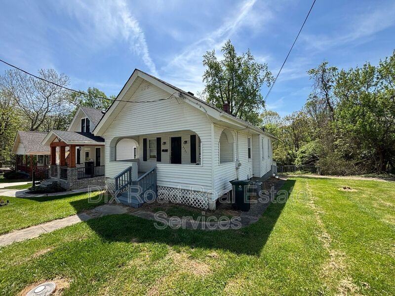 3701 Iona Ave - Photo 3 of 26