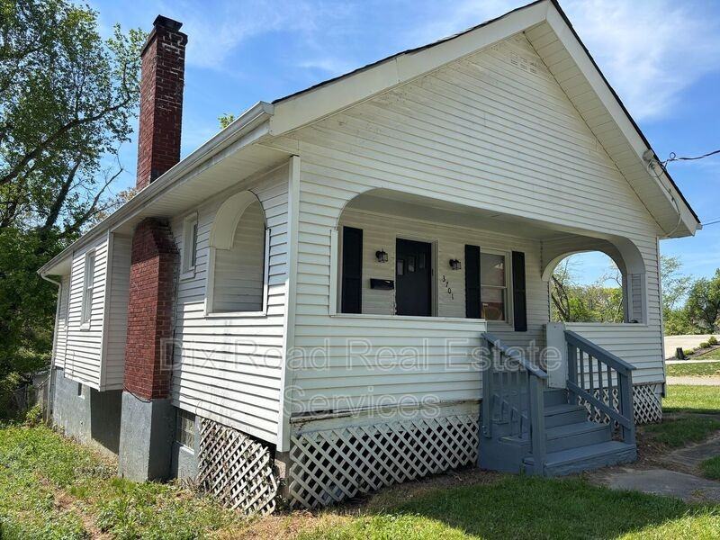 3701 Iona Ave - Photo 4 of 26