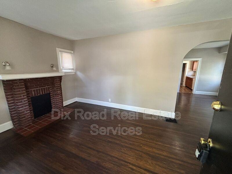 3701 Iona Ave - Photo 6 of 26