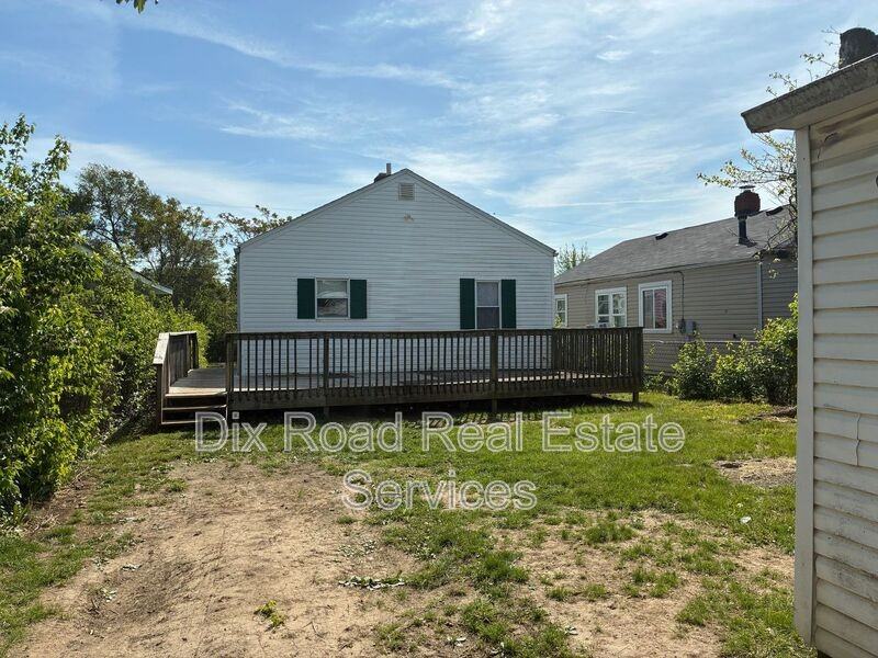 1904 Baltimore St - Photo 3 of 14