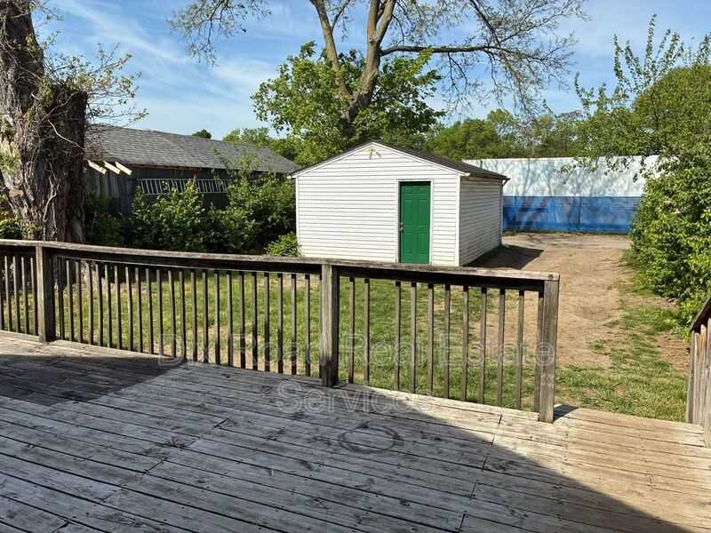 1904 Baltimore St - Photo 4 of 14