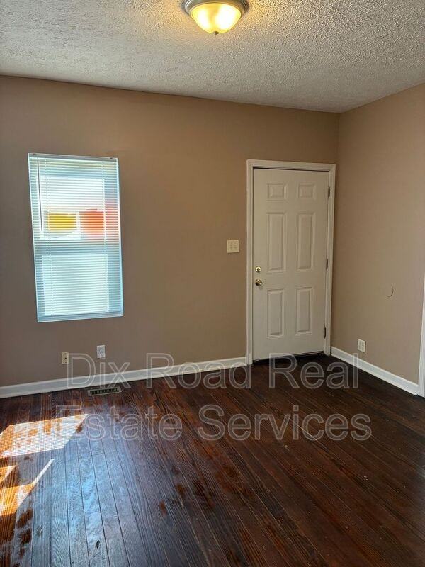 1904 Baltimore St - Photo 5 of 14