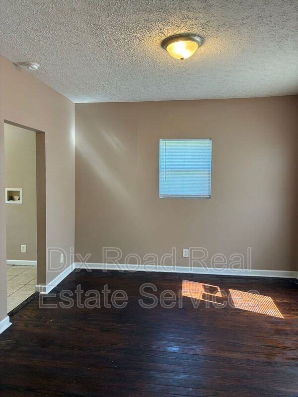 1904 Baltimore St - Photo 6 of 14