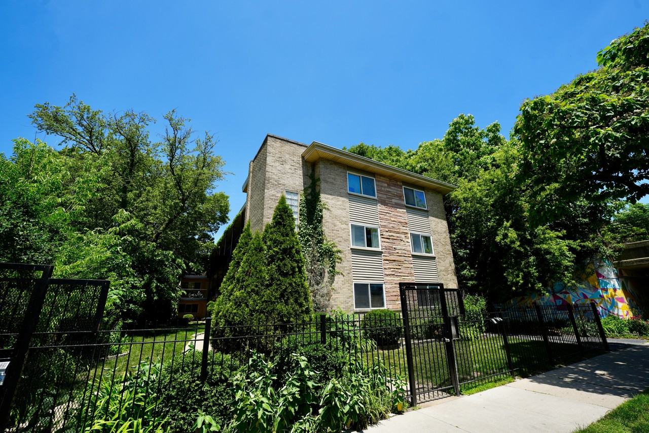 1404 W Estes Ave - Photo 2 of 50
