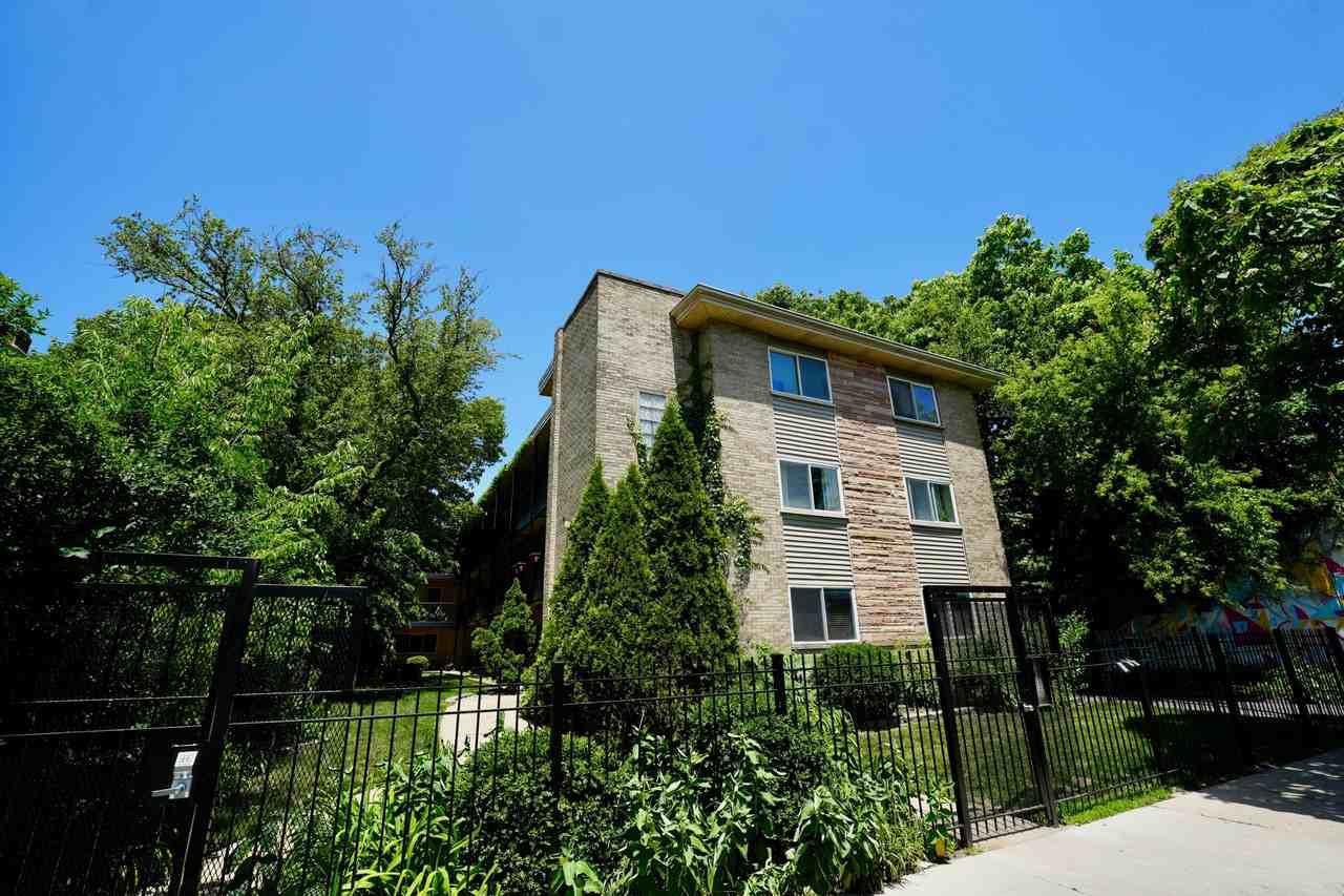 1404 W Estes Ave - Photo 5 of 50