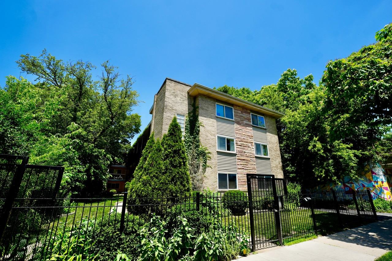 1404 W Estes Ave - Photo 7 of 50