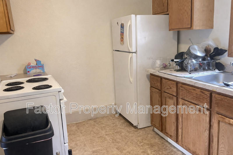 103 Locust St #1 - Photo 5 of 12