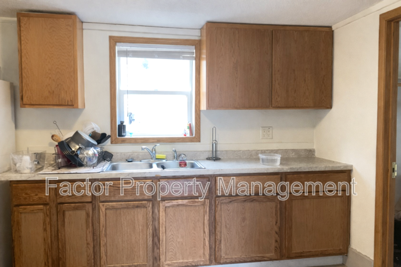 103 Locust St #1 - Photo 6 of 12