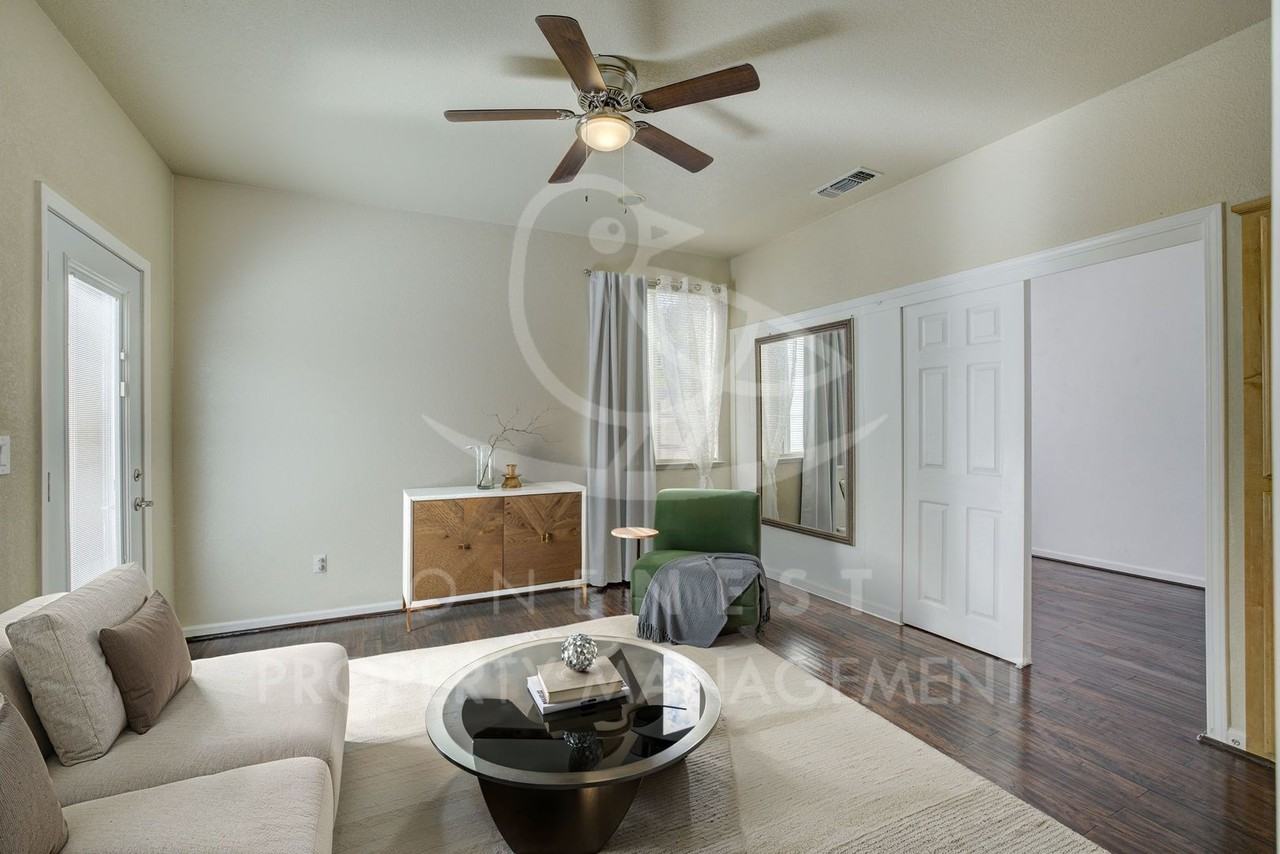 290 Saint Croix Ct - Photo 2 of 14
