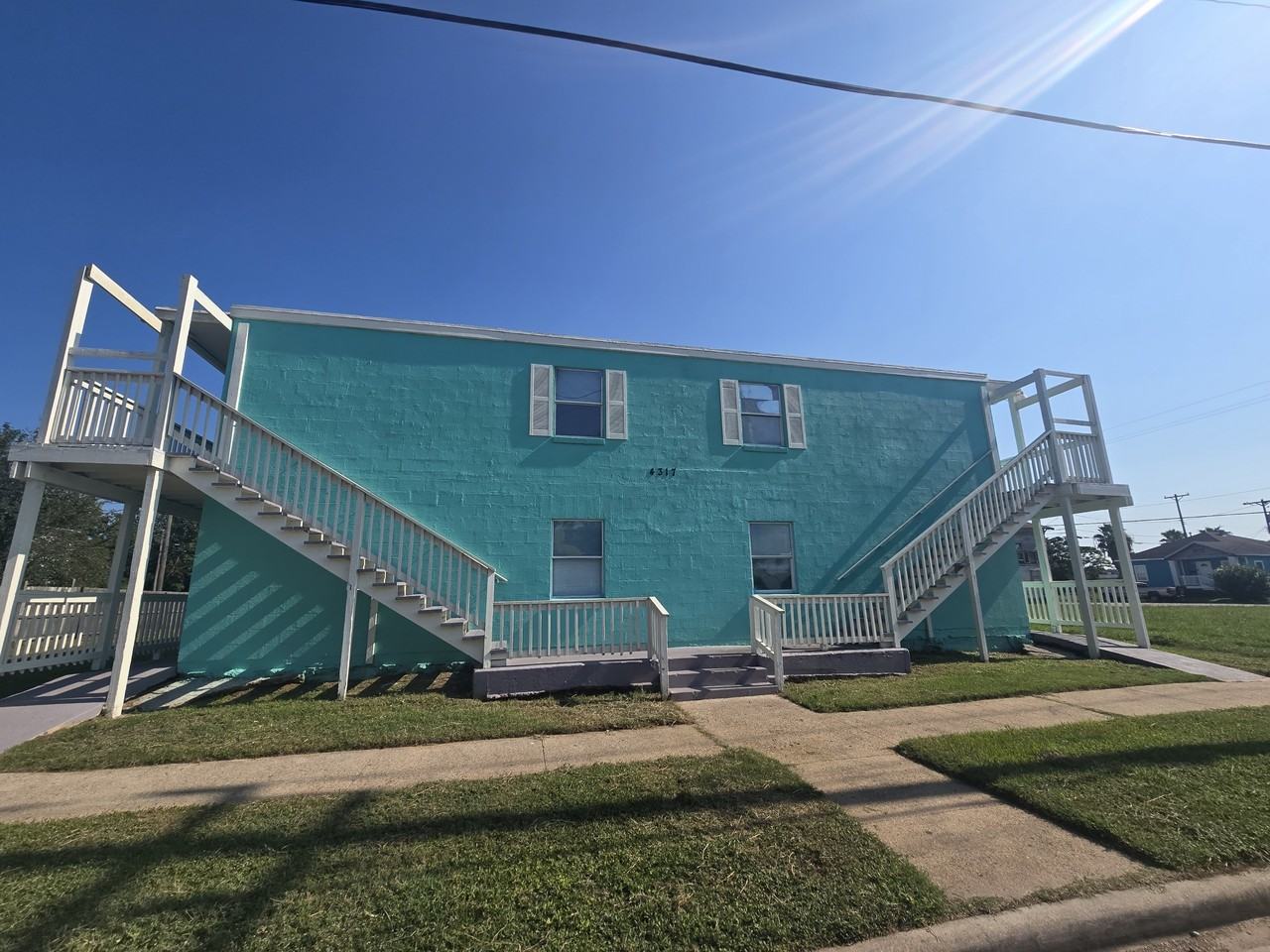 4217 Sealy Ave - Photo 3 of 8