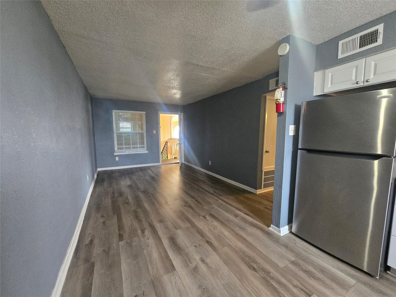 2311 71st Street - Photo 4 of 8