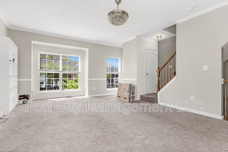 2754 Zeek Ln - Photo 4 of 28