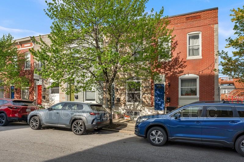 210 S Bouldin St - Photo 2 of 23