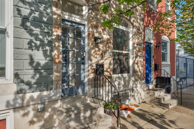 210 S Bouldin St - Photo 3 of 23