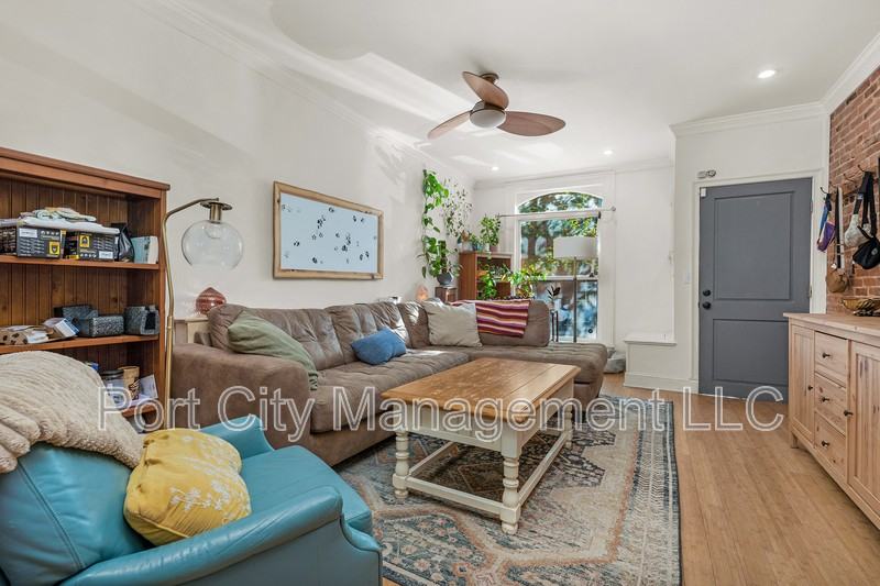 210 S Bouldin St - Photo 5 of 23