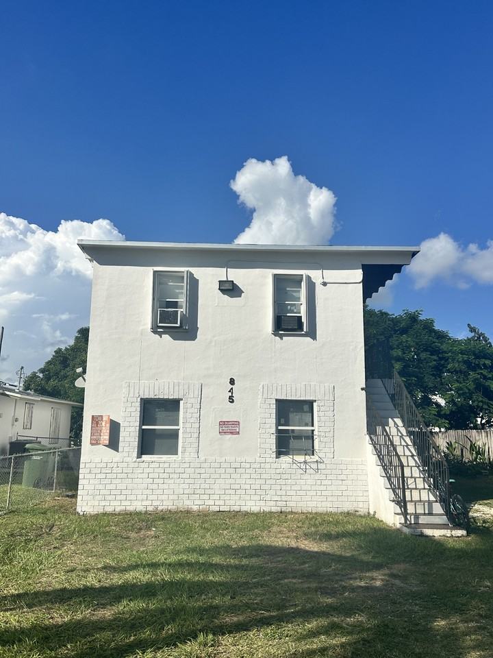 845 SW 6 ST LLC - Photo 2 of 10