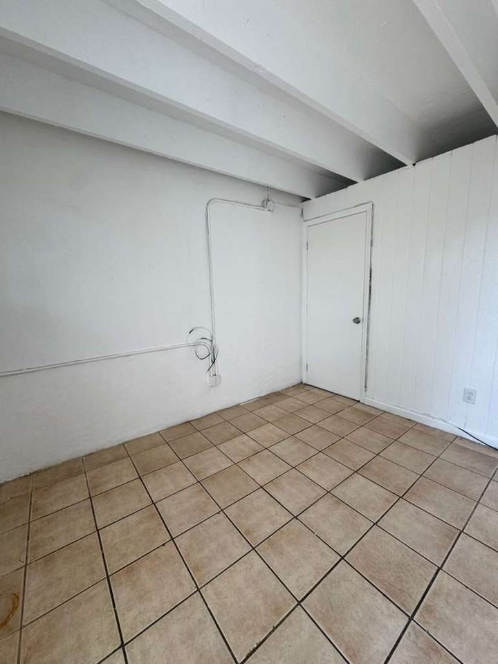 845 SW 6 ST LLC - Photo 5 of 10