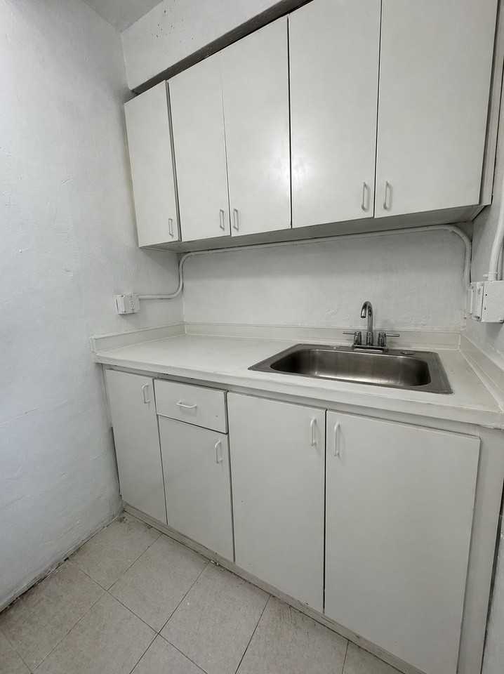 845 SW 6 ST LLC - Photo 7 of 10