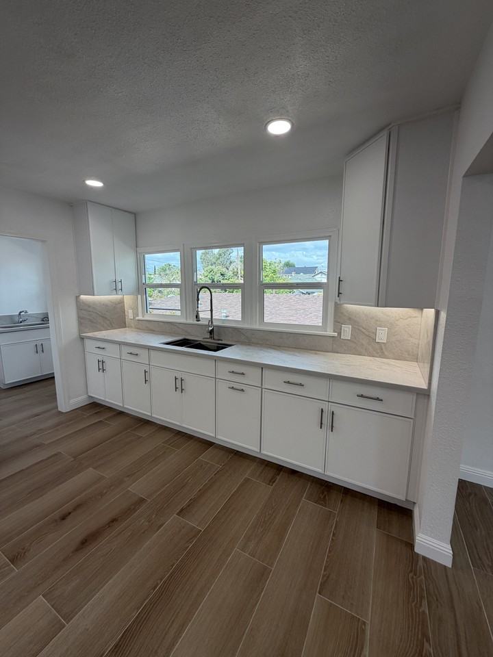 2106 Sheridan Street - Photo 7 of 16