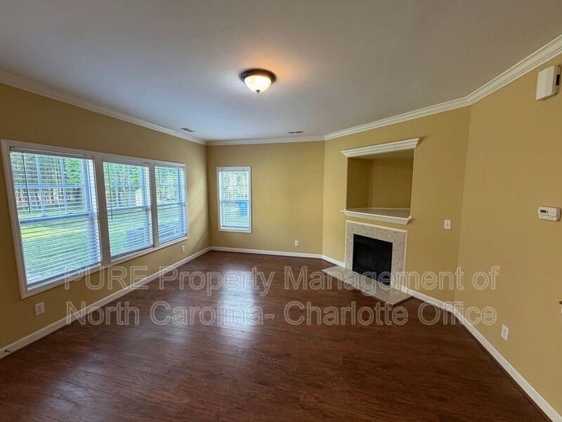 4385 Tucker Chase Dr - Photo 5 of 33