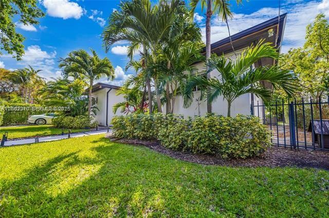 3531 Sw 1st Ave - Photo 3 of 44