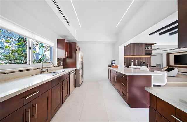 3531 Sw 1st Ave - Photo 7 of 44