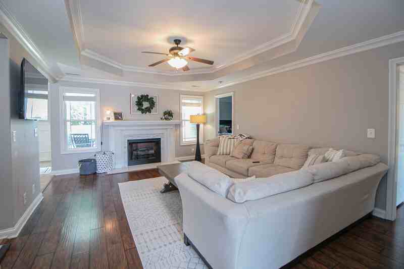 1088 Jon Dr - Photo 3 of 30