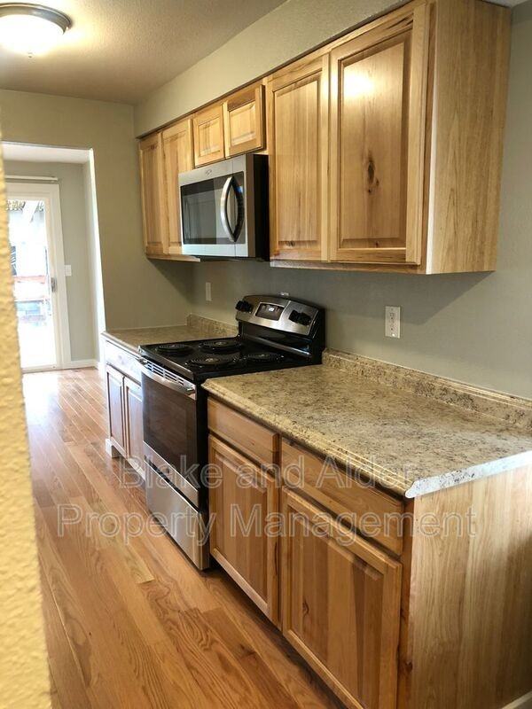 2410 Se 9th Ct - Photo 3 of 11