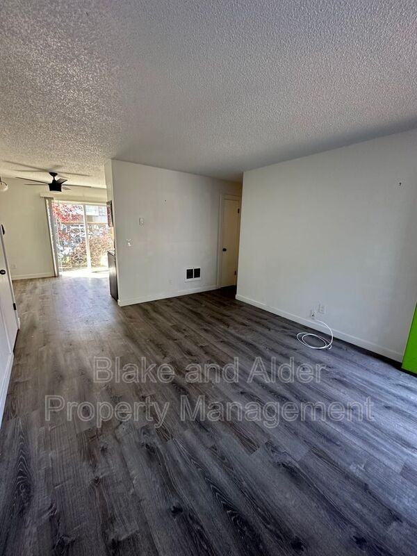 838 Se 42nd Ave - Photo 4 of 8